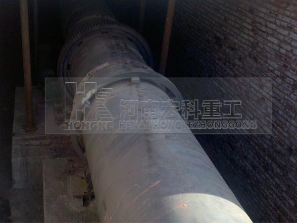新疆哈密雙段陶?；剞D(zhuǎn)窯生產(chǎn)現(xiàn)場